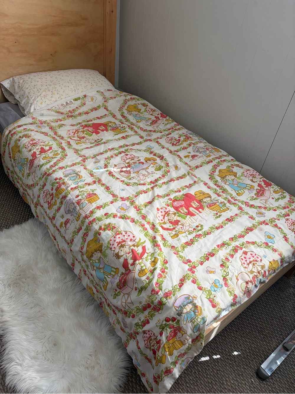 Vintage Strawberry Shortcake Comforter Twin Bedspread American Greetings 1980